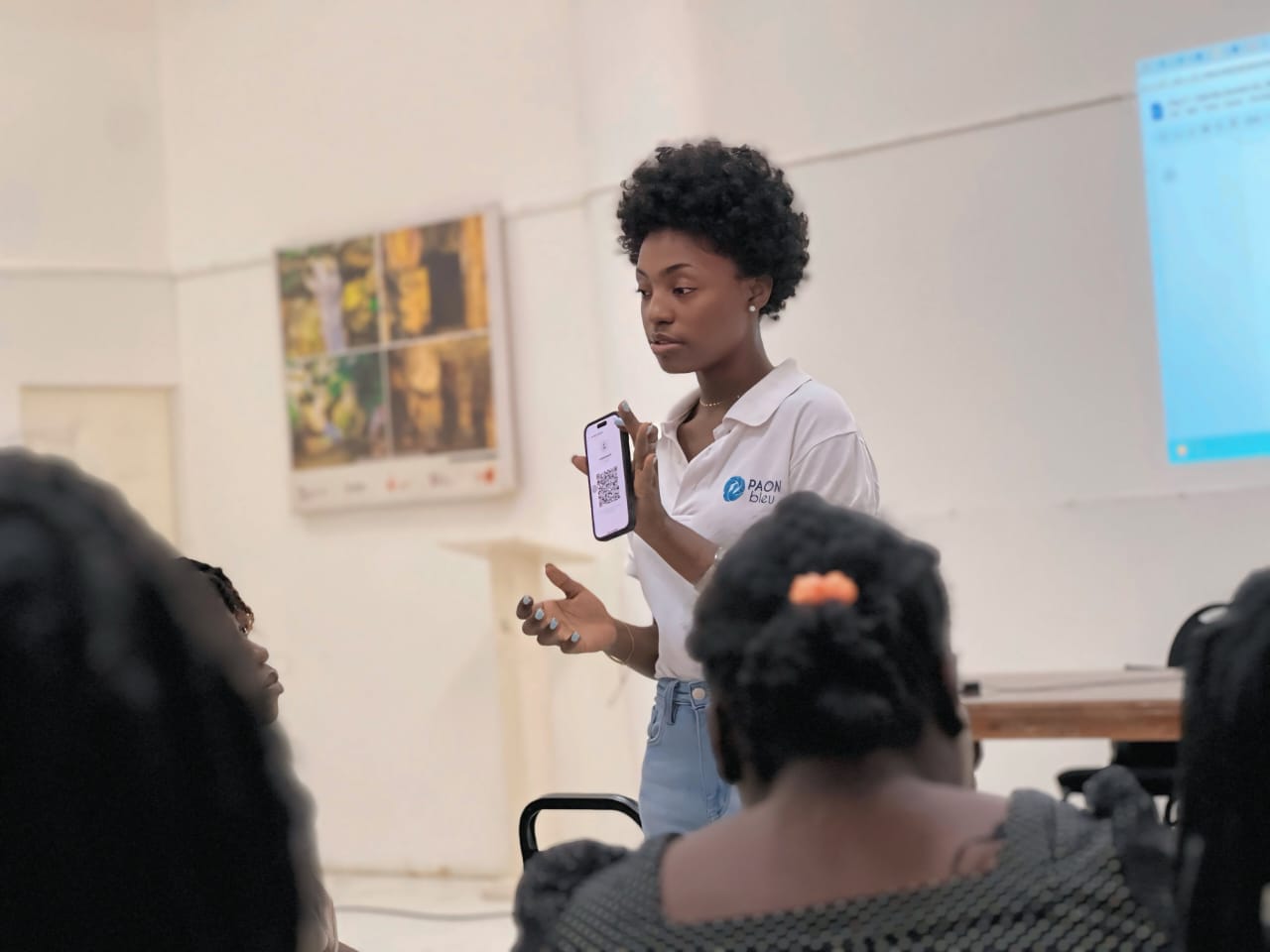 A BOUSOL team member demonstrating the wallet during a community training session
