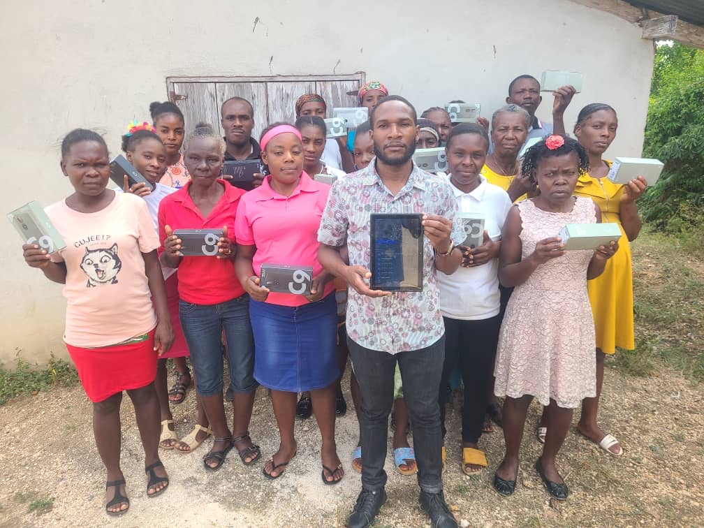 Participants in rural Northwest Haiti holding smartphones used during BOUSOL pilot activities